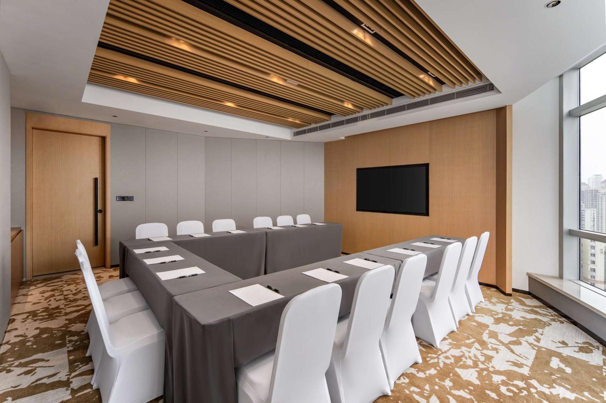 Hotel Hilton Garden Lujiazui 4*